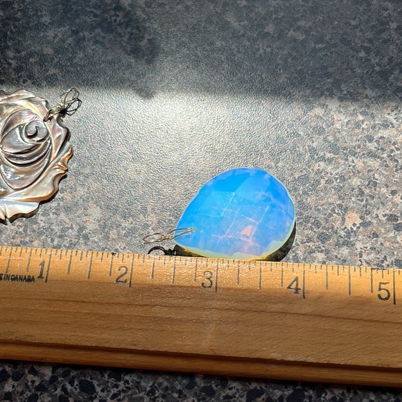 NWOT Sea Opal Pendant glass - Picture 2 of 3